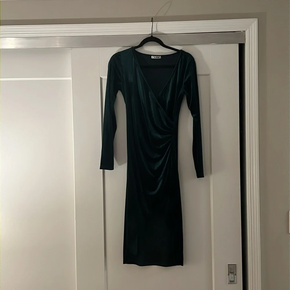 CYiNU Dress - Picture 2 of 3